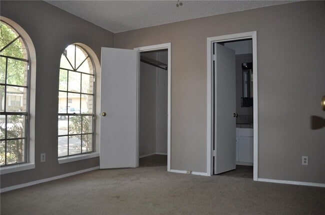 Building Photo - 1006 Warrington Dr