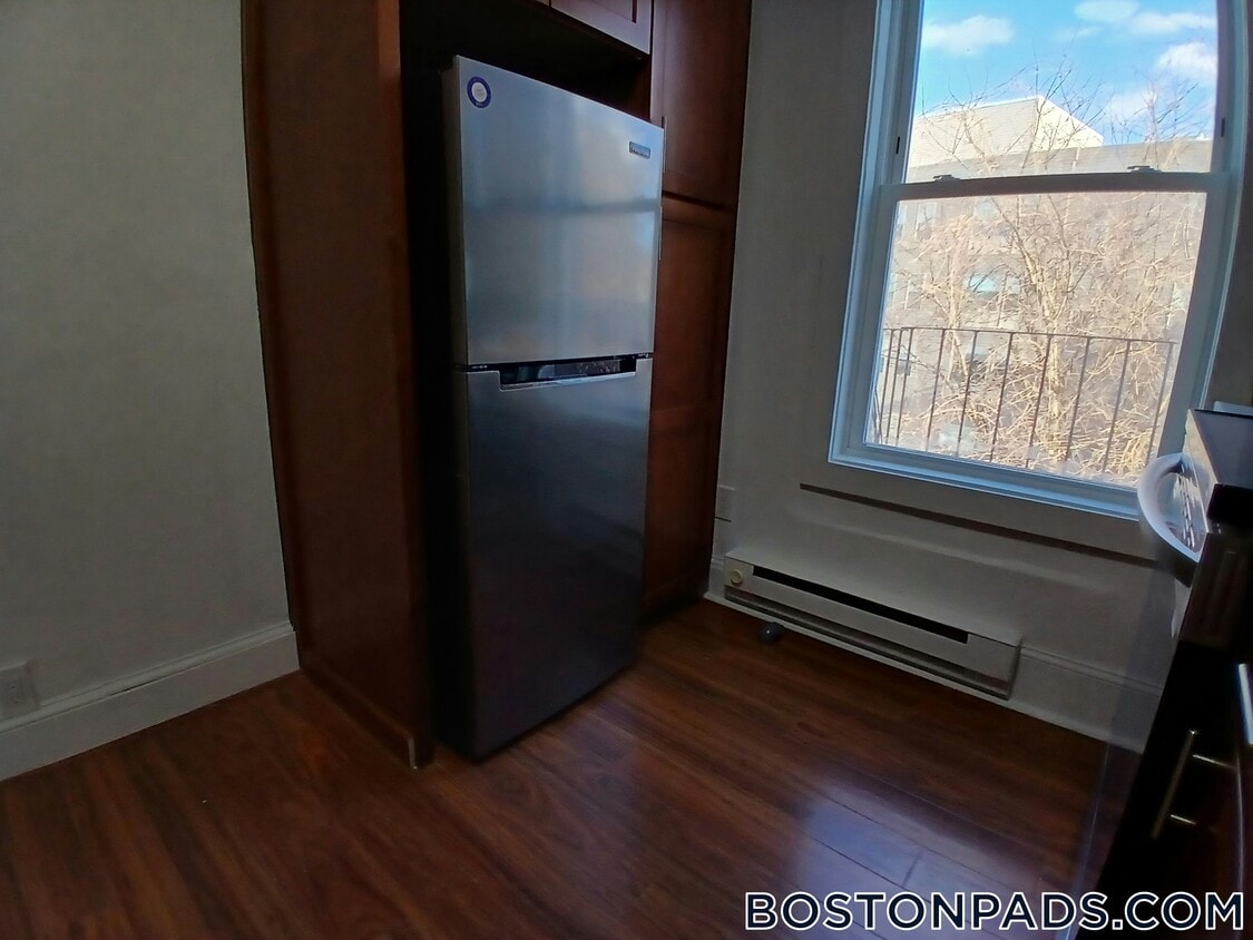 Foto principal - 682 Parker St