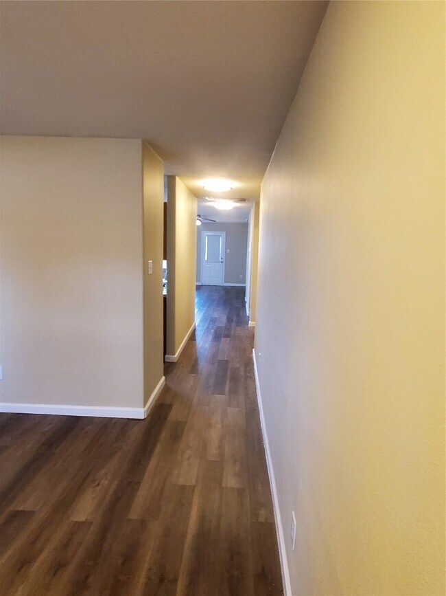 Foto del edificio - 9342 Canady Park Ln
