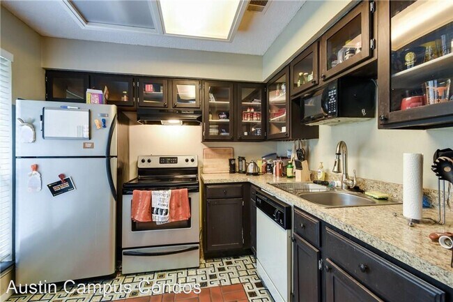 2 br, 1 bath House - 2110 Rio Grande Stree... photo'