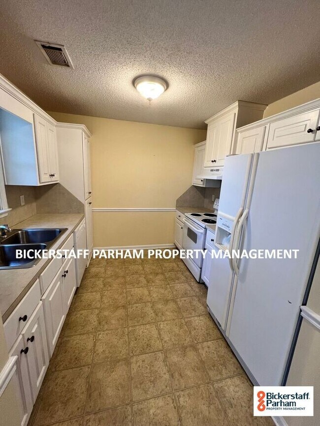 Building Photo - Spacious Modern Living. The Lifestyle You ...