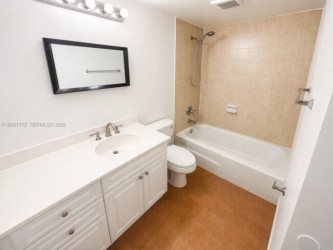 Foto del edificio - 10800 N Kendall Dr
