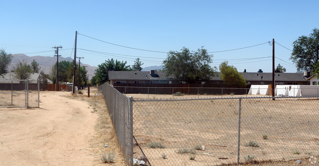 Building Photo - 13073 Mohawk Rd