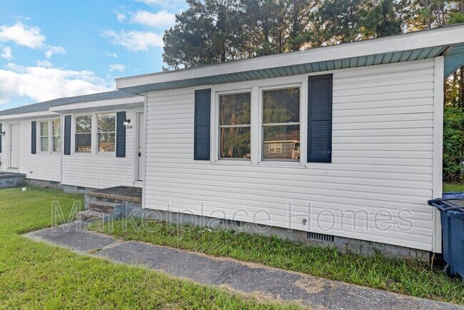 Building Photo - 2247 Onslow Dr