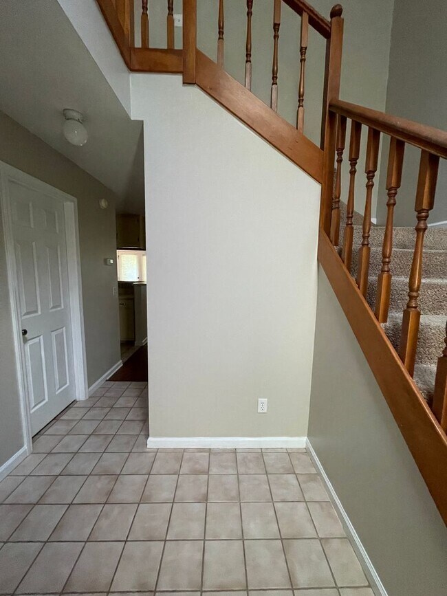 Building Photo - Briarwood West