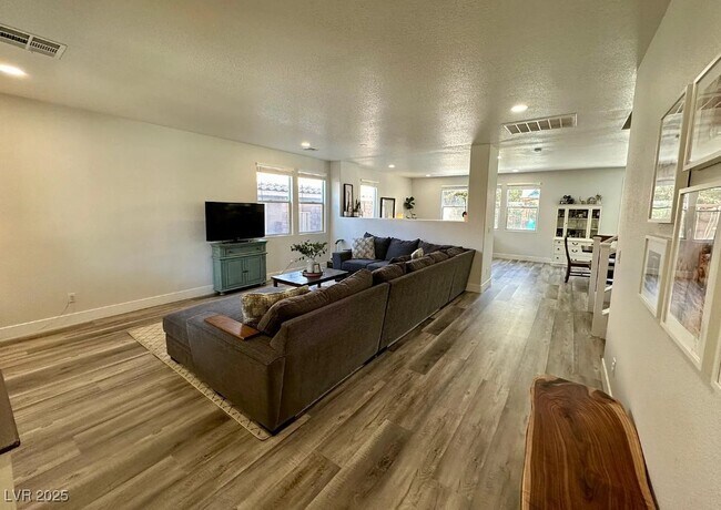 Foto del edificio - 11057 Village Ridge Ln