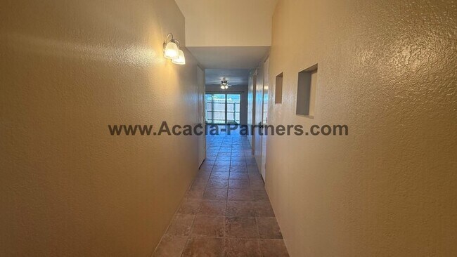 Foto del edificio - Three bedroom townhome with community pool