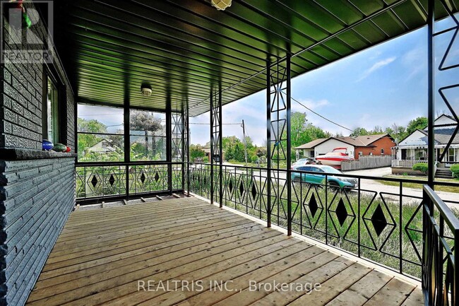 Building Photo - 6 Lucerne Pl
