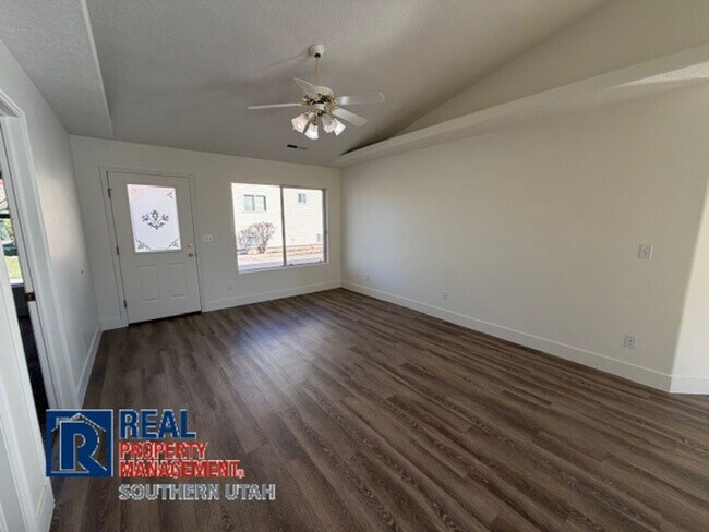 Building Photo - 2 Bedroom downtown