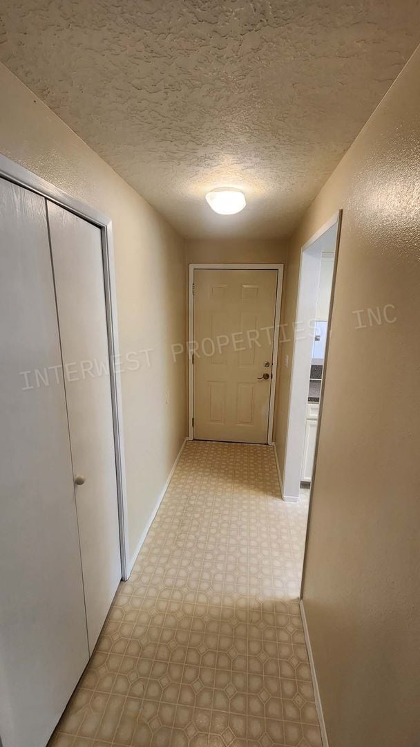 Building Photo - 3 bd 2 ba Ranch Style Beaverton Home with W/D in Unit, 2 Car Garage and Large Fenced Yard!