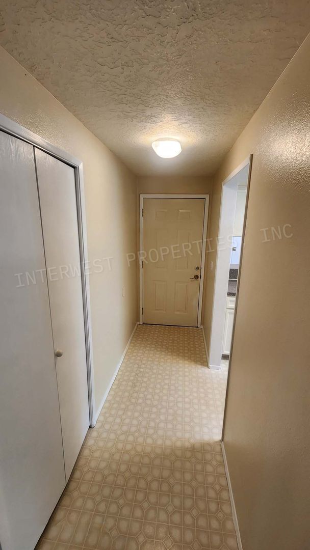 Foto del edificio - 3 bd 2 ba Ranch Style Beaverton Home with W/D in Unit, 2 Car Garage and Large Fenced Yard!