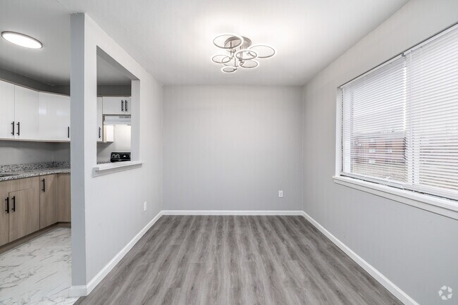 2 habitaciones, 1 baño - 910 pies cuadrados - Comedor - Lansing Grove Apartments