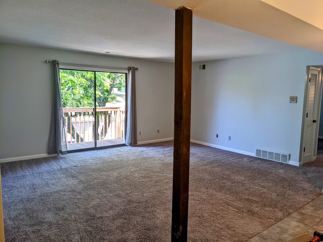 9543 University Ave Unit 9, Clive, IA 50325 Condo for Rent in Clive, IA