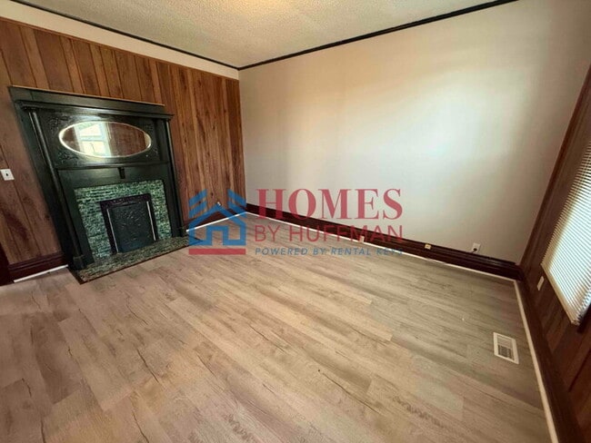Building Photo - Two Bedroom House | Off-Street Parking