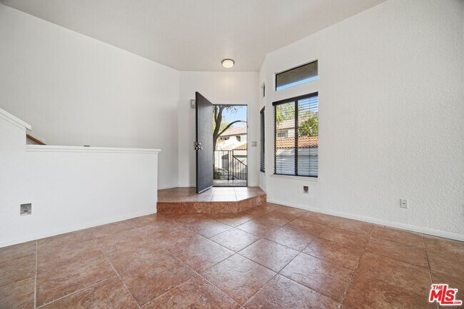 Foto del edificio - 77 Willowcrest Ln