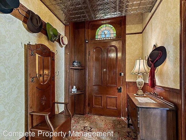 Foto del edificio - 3 br, 3 bath House - 105 W Main St