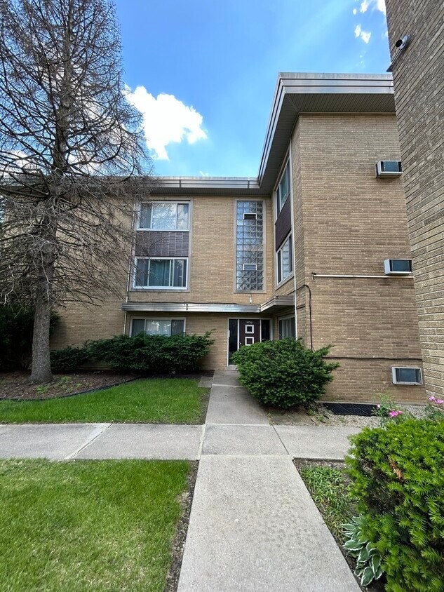 9722 S Kedzie Ave, Evergreen Park, IL 60805 House Rental in Evergreen