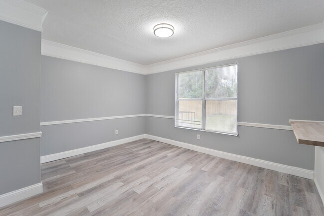 Building Photo - 10995 Traci Lynn Dr