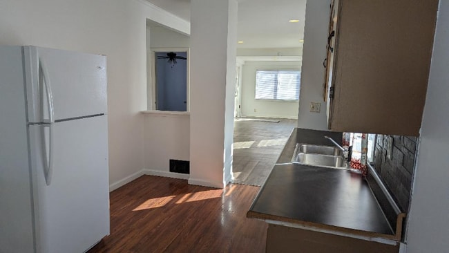 Foto del edificio - 1721 Mershon St