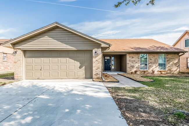 Building Photo - 220 Cambridge Dr
