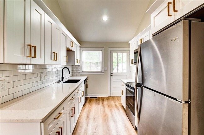 Foto del edificio - Welcome to this beautifully renovated condo located in the heart of McDonough, GA.