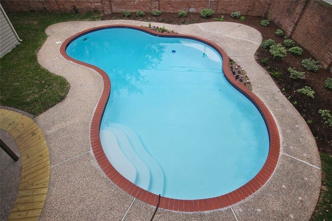 Building Photo - 227 E Sutton Square