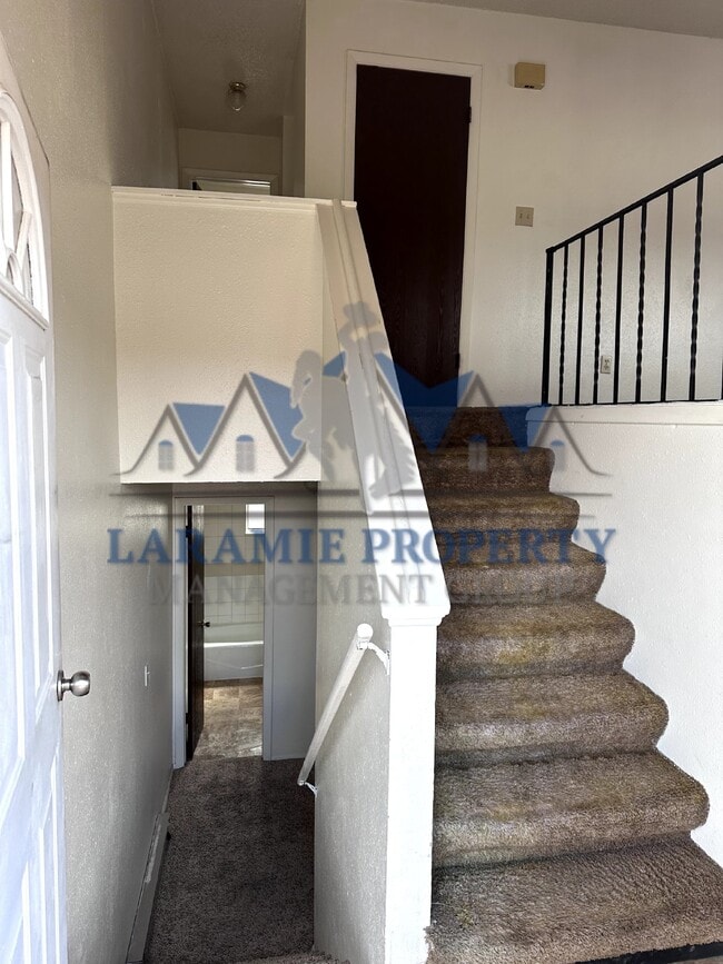 Building Photo - Charming 2 Bed, 1.5 Bath Apartment in Laramie, WY