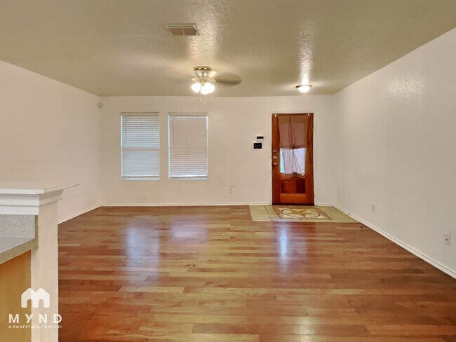 Foto del edificio - 4523 Rothberger Way