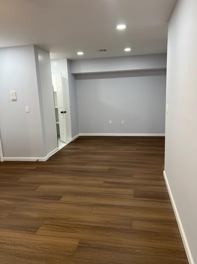 Building Photo - 384 Palisade Ave