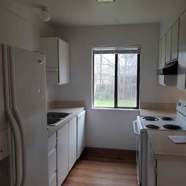 Foto del edificio - 3506 Stratton Dr
