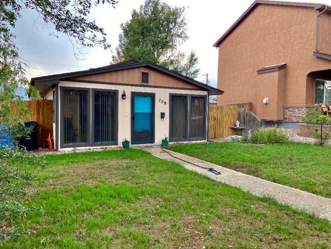 Building Photo - 709 W Cucharras St