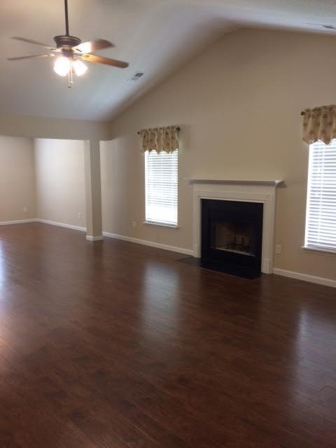 Building Photo - One Story 3BR 2BA Minutes to I-26