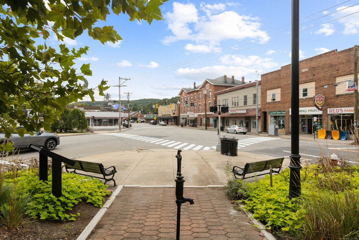 Primary Photo - 36 Main St