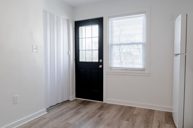 Foto del edificio - 3 Bedrooms | 1 Bathroom coming this June!!...