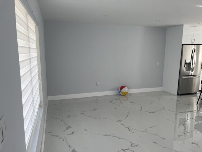 Building Photo - "Charming 2-Bed Retreat Waterfront W/Pool ...
