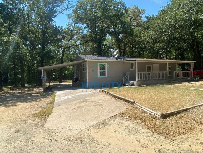 Foto del edificio - 15369 Flud Rd