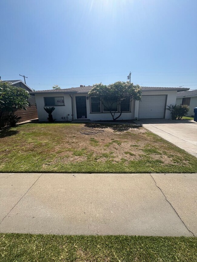 Foto del edificio - Lovely 3 Bedroom 1 Bath House with Garage