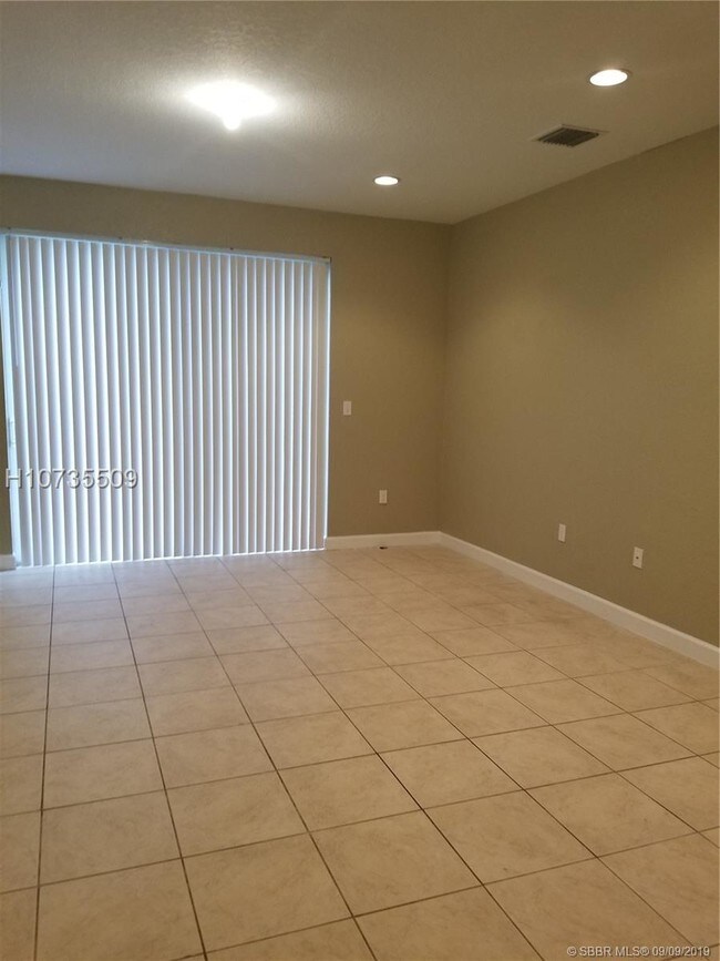 Foto del edificio - 5145 NW 30th Terrace