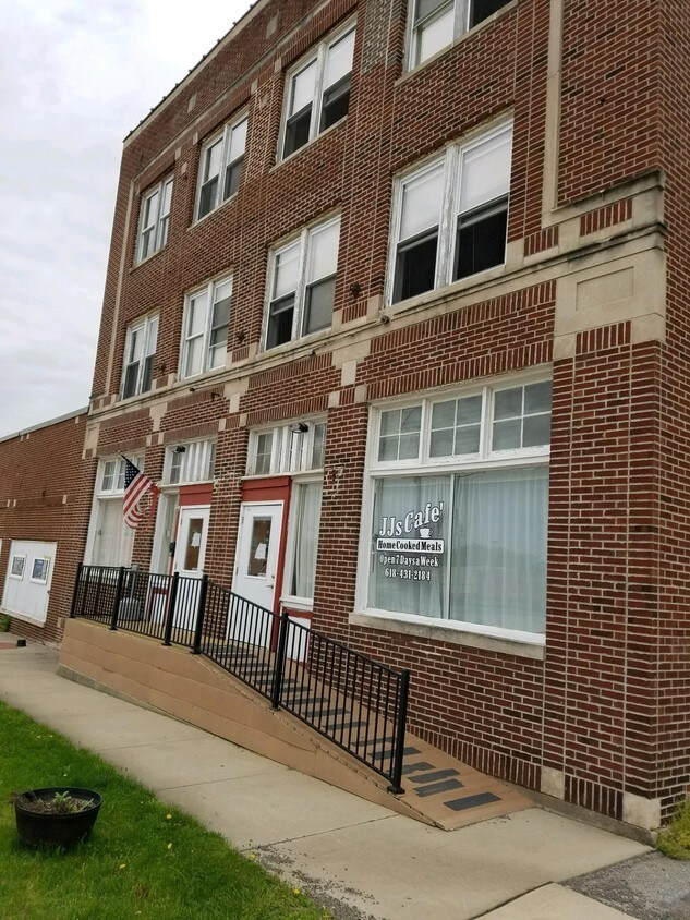 Entrada principal - 612 W Gallatin St
