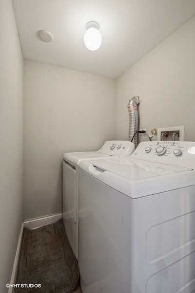 Foto del edificio - Beautiful Bronzeville 2-bed - 1-bath - Gar...