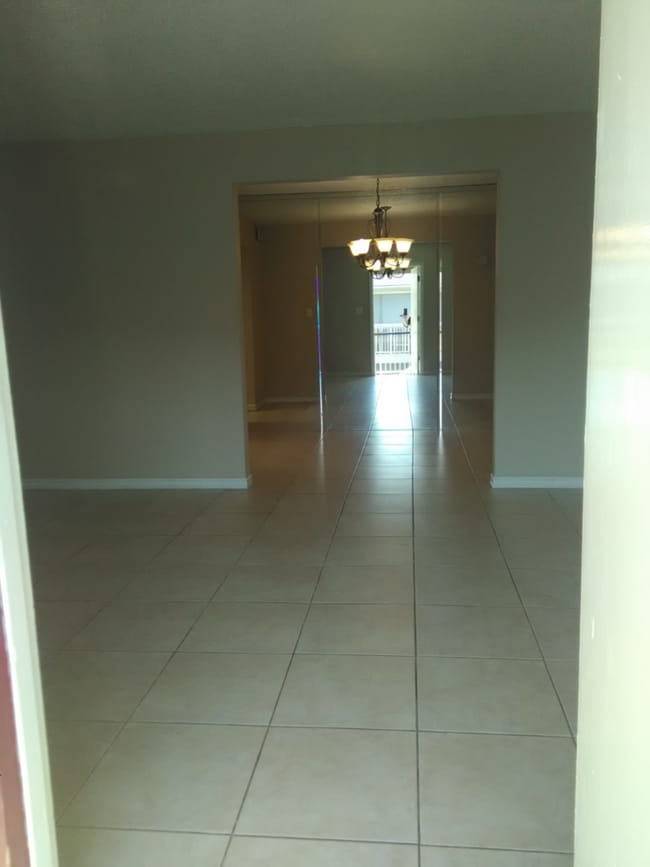 Building Photo - Really Nice 2 bedroom 2 bath room condo..