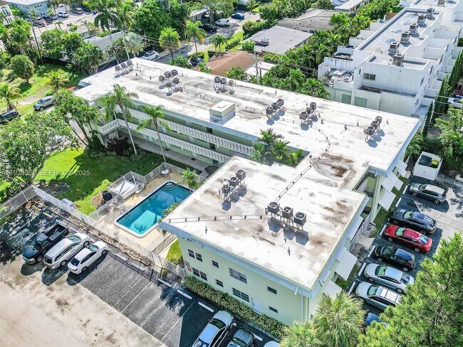 Foto del edificio - 1900 NE 8th Ct