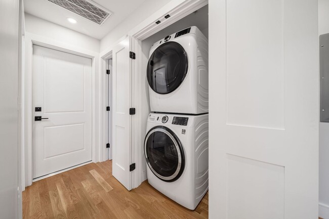 Foto del edificio - All New. In-Unit Washer and Dryer, Central...