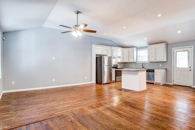 Foto del edificio - 2556 Godfrey Dr NW