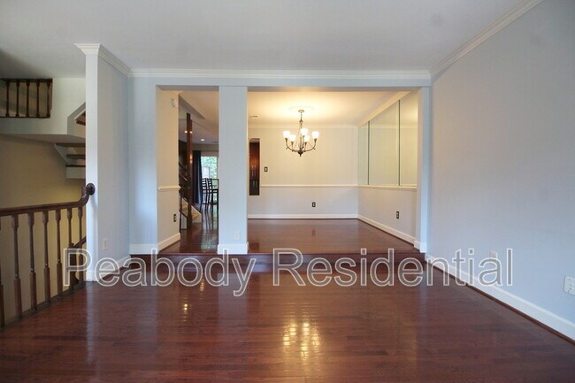 Foto del edificio - 8027 Merry Oaks Ct