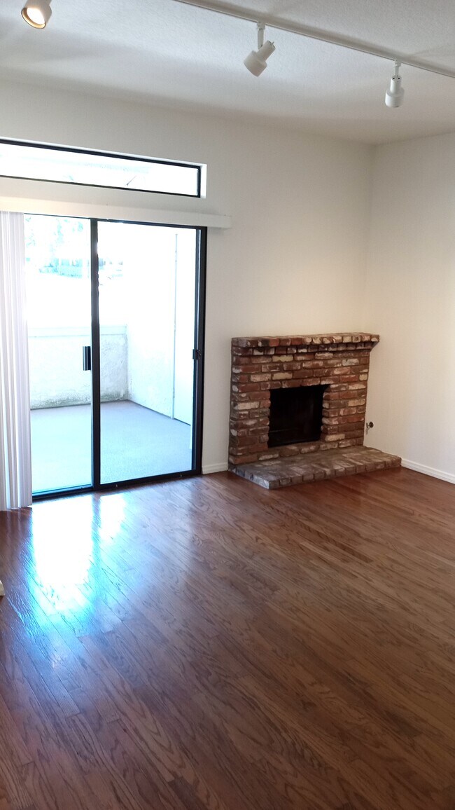 Building Photo - 5176 Tortuga Dr