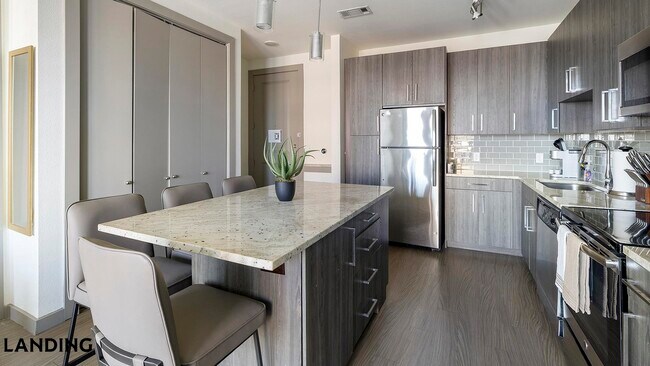 Building Photo - 101 S Center St