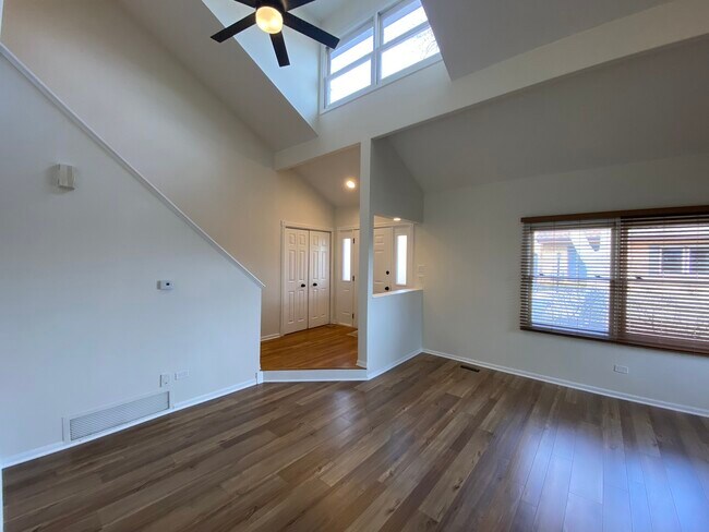 Building Photo - 15747 Chesterfield Ln