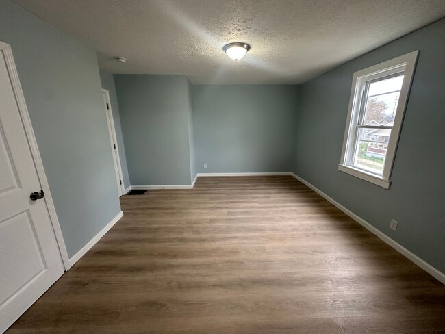 Foto del edificio - CHARMING, 1 BEDROOM UPPPER LEVEL DUPLEX
