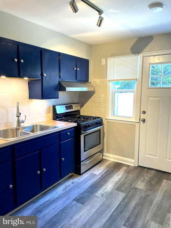 Building Photo - 1049 Reverdy Rd